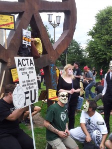 Około 500 osób protestowało przeciwko ACTA w Berlinie. Zdjęcie autorstwa Kasi Odrozek