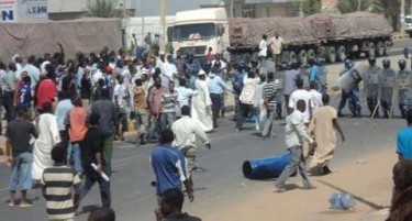 Sherehan Abdulmutti shares this photograph of protesters on the streets of Khartoum on Twitter
