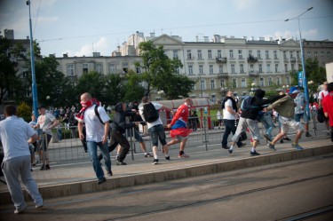 Zusammenstöße im Zentrum Warschaus. Foto von Nikodem Szymański, mit Erlaubnis.