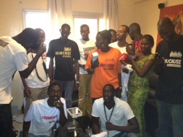 Sunucause team taking pictures with the family of Mame Thierno by @BoompasticPio on Twitter (used with permission).