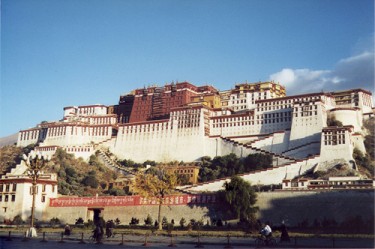 Potala Palace in Lhasa has always been a touristic attraction in Tibet. Photo by Flickr user Jamie Barras (CC: NC-SA)