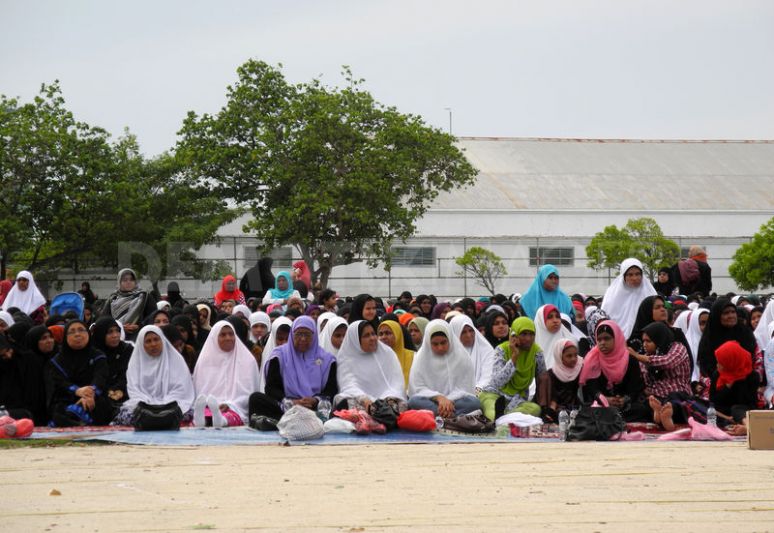 Women gathered for Eid Al-Fitr prayers at a sports ground in Malé, Maldives. Image by Saffah Faroog. Copyright Demotix (19/8/2012)