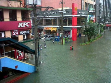 Flood in Morayta near the country's university zone. Photo from Facebook page of AiRon Sulit.