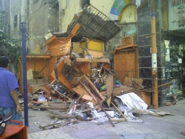 La libreria di Hameedo sulla via del Profeta Daniele ad Alessandria dopo essere stata attaccata dalla polizia.