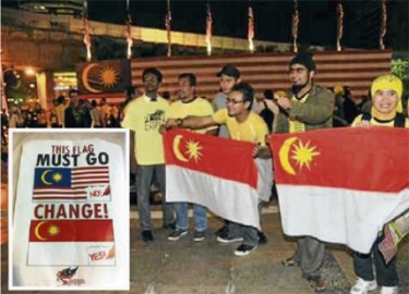 Protesters brandishing the proposed new flag. Photo from blog of Syed Akbar Ali