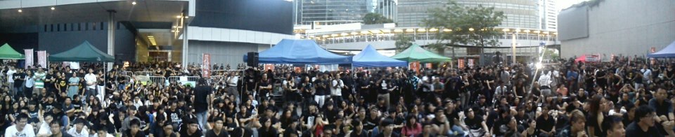 A panoramic view of the September 3 after school gathering outside the government building. Image from Scholarism on Facebook.