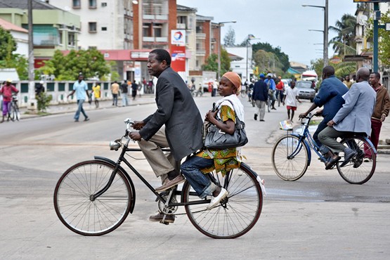 "Mozambique: Taxi bicycles prevail in Quelimane." Photo by António Silva in Sapo (public domain)