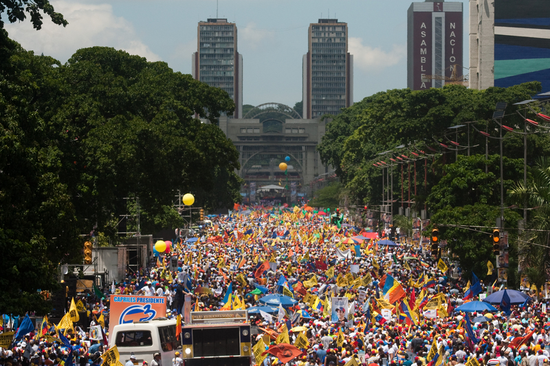 Henrique Capriles presidential campaign closes in Caracas