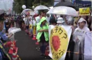 Protesters in front of Diet on July 6, Friday