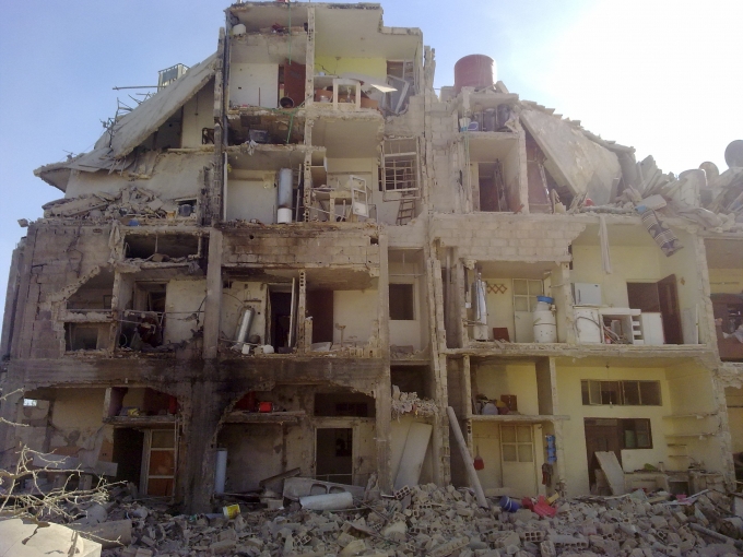 Siria - Damasco - Quartiere di Irbin - 29 ottobre 2012 - Distruzione di un edificio in conseguenza dei bombardamenti da parte delle forze di Assad contro abitazioni civili