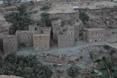 Case cesellate sulla fiancata della montagna presso Bayt Baws 