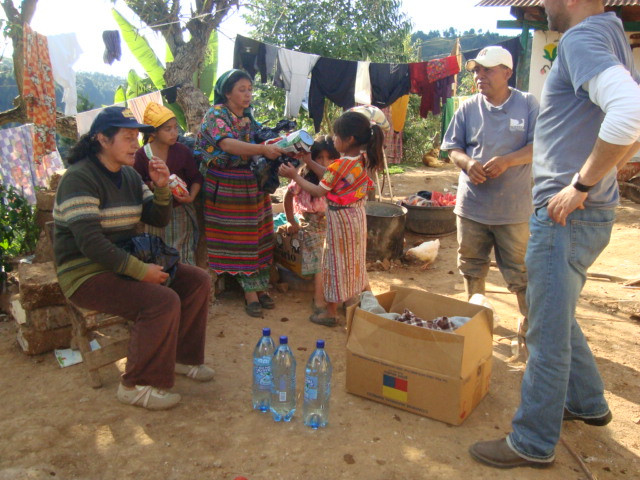 Residents of Huitancito, Huitán receive aid from Riecken Guatemala and community library Mi Nuevo Mundo