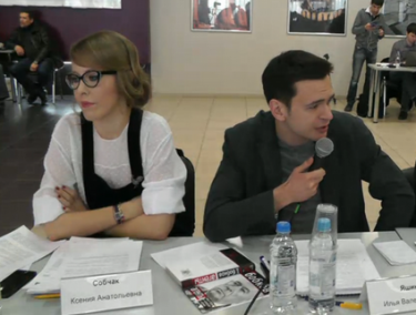 Ex-partners Ksenia Sobchak and Ilya Yashin, sharing an awkward moment. 16 February 2013, screenshot from YouTube.