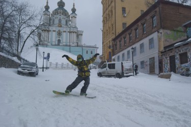 One of the main routes for snowboarders on this day was Andriyivsky Descent, one of Kyiv's historical streets. On the photo - a snowboarder and the St. Andrew's Church in the background. Photo by Stas Kozlyuk, copyright © Demotix (23/03/13).