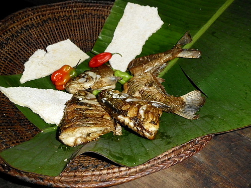 Typical fried fish prepared by the students. Photo by Kuranicha.