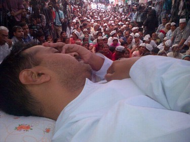 Arvind Kejriwal a los 15 días de su ayuno en Sundar Nagari, Delhi. Foto: Manish Sisodia, miembro del Partido del Hombre Común. Utilizada con permiso.
