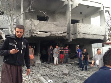 انفجار في السفارة الفرنسية في ليبيا. الصورة عبر حساب تويتر @Eh4b10