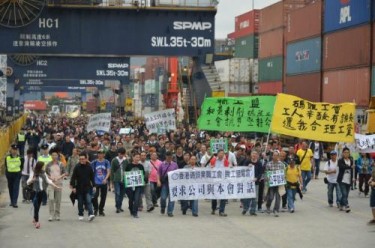 Workers' protest inside the dock. Public domain photo by Leung Hy via inmediahk.net
