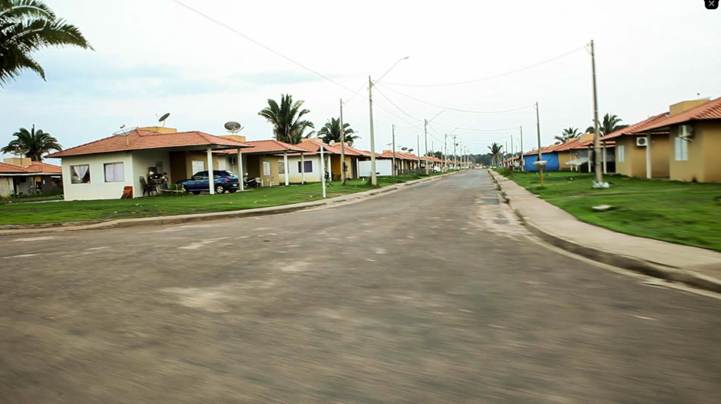 Deserted street at Nova Mutum Parana, a village built by Jirau power plant, which contrasts with Jaci's demographic explosion.  Photo: Marcelo Min