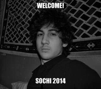 Foto di Dzhokhar Tsarnaev dalla sua pagina VKontakte trasformata in un meme che allude minacciosamente alle prossime Olimpiadi invernali che si svolgeranno vicino alla Cecenia. Immagine anonima liberamente diffusa online.