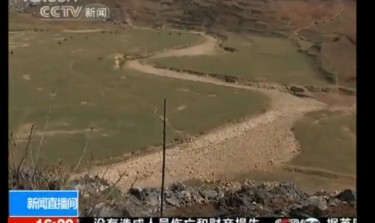 Skärmdump från CCTV:s inslag om en uttorkad flod i Guizhou.