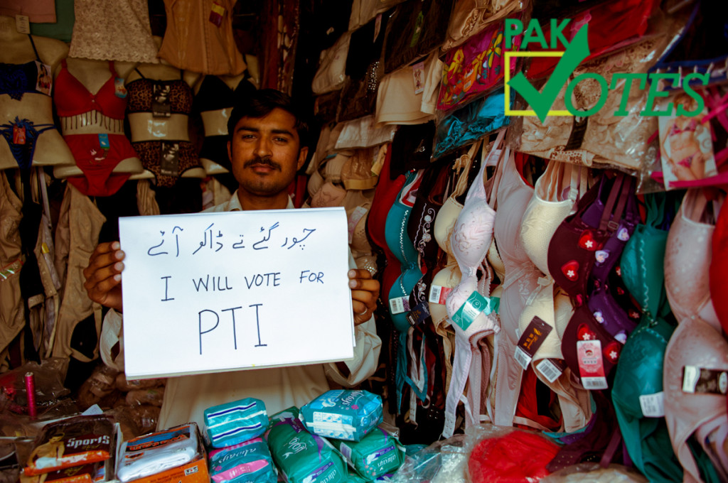 A shopkeeper vows to vote for PTI. Image by @SoofiSays for PakVotes. Used with Permission. 