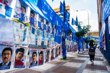 Malaysia has been swamped with campaign materials such as banners, flags, posters and billboards. Photo by Hon Keong Soo, Copyright @Demotix (5/2/2013)