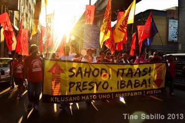 Filipino workers march near the presidential palace demanding higher wages and rollback of prices. Photo from Facebook of Tine Sabillo