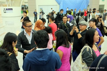 Evento tweetup nel Brunei. Gli abitanti del Brunei sono tra gli utenti di social media più attivi di tutta l'Asia. Foto tratta da Flickr, pagina di Reeda.