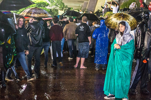 Demonstration under rain in Cascavel, state of Parana. Photo by Alexander Hugo Tártari, published with a Creative Commons license.