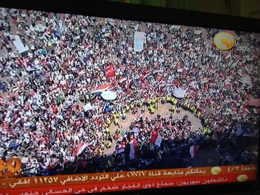 Los manifestantes egipcios se reúnen en la Plaza Tahrir. Fotografía compartida por  <a href="https://twitter.com/LamiaHassan/status/351255714943102976/photo/1">@LamiaHassan</a> on Twitter