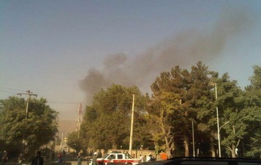 Smokes in the Sky of Kabul, the attack of presidential palace. By Twitter user, Wais Barakzai (@WaisBarakzai)