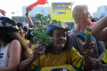  6,000 people gathered together in Rio de Janeiro city to root for the Brazilian football team in the Confederations Cup semifinal on 26 June