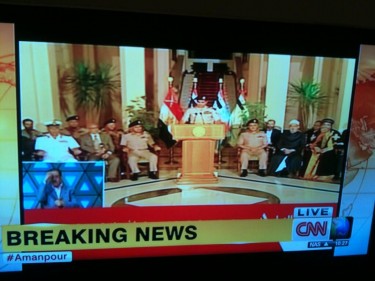 السيسي لحظة إعلانه نهاية حكم مرسي. صورة ملتقطة من شاشة تلفزيون سي ان ان العالمية. 