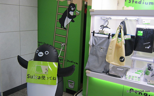 The penguin is the mascot character for promoting Suica . Photo by flickr user shibuya246, taken on April 2010 (CC BY-NC 2.0)