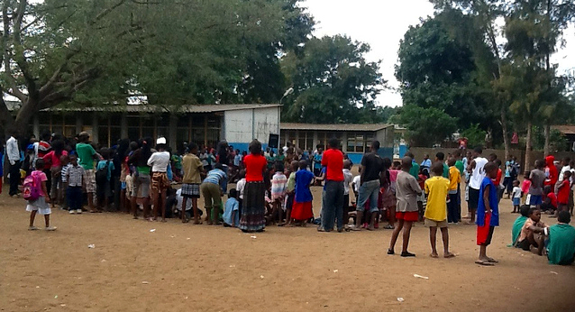 Primary school Mavalane "A", municipality of Maputo, June 1. Photo shared by @Verdade on Flickr (CC BY 2.0)
