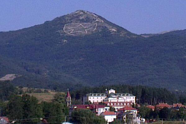 Widely shared photo on social networks and blogs of the logo of Red Star Belgrade on mount Velež overlooking Nevesinje. 