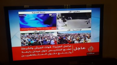 A screenshot from Al Jazeera Mubasher showing the action in Egypt unfolding live 