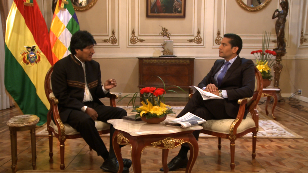 Photo of President Evo Morales and CNN presenter Ismael Cala, shared on Twitter by @CNNEPrensa