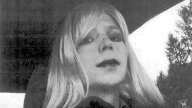 Imgage of Chelsea Manning with a wig shared extensively on the web. Taken from Wikipedia