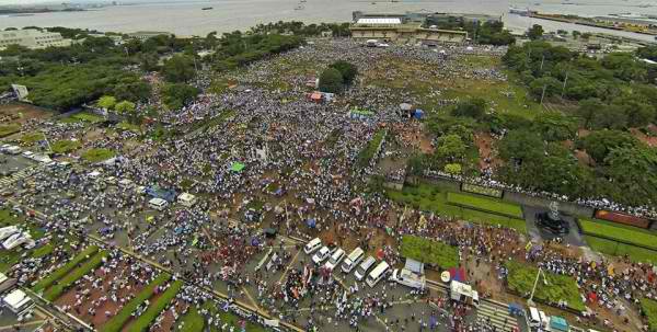 Aerial shot of Rizal Park rally. Photo courtesy of Architect Paulo Alcazaren.