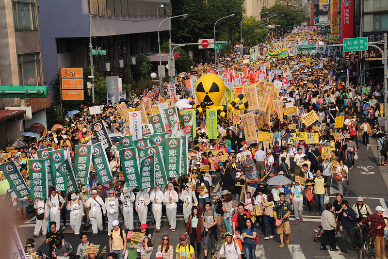 9 марта съезд против ядерной энергии в городе Тайбэй. Фотография сделана 孫窮理, coolloud.org.tw. Для некоммерческого использования.