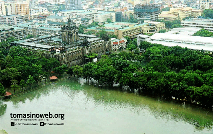 A flooded university in Manila. Photo by Salina Teo, from the Facebook page of TomasinoWeb! 