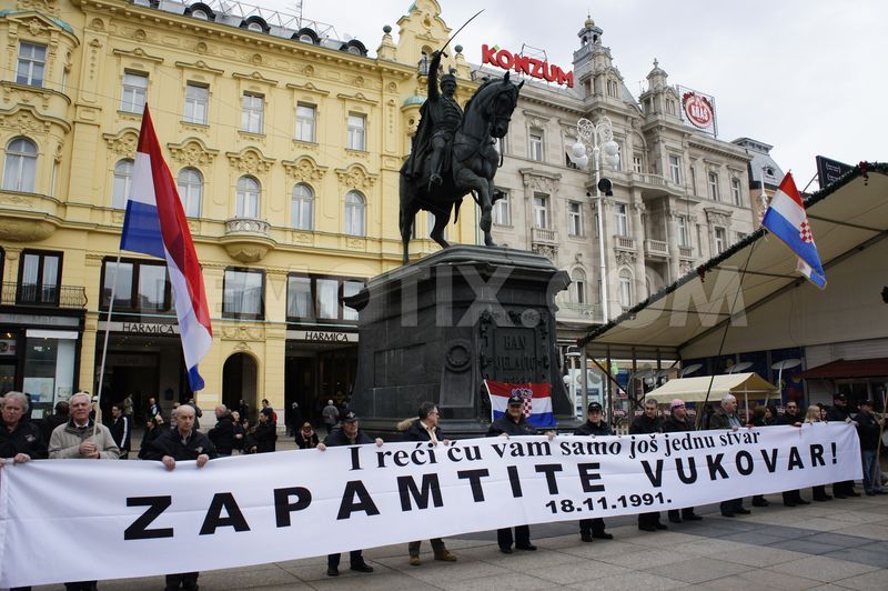 Peaceful protest against introduction of bilingualism in Vukovar held in Zagreb: 