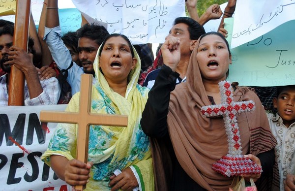 Christian community protest in Hyderabad following a bomb blast in Peshawar. More than 60 people have been killed in a double suicide bomb attack on a church in northwest Pakistan، officials say