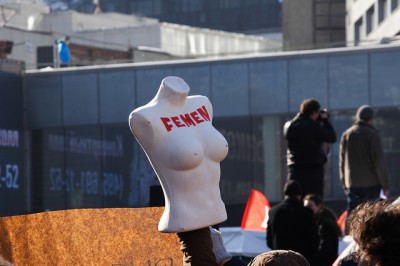 Protestos do FEMEN em Moscou, por Sergey Kukota no FlickR CC-license-BY-2.0
