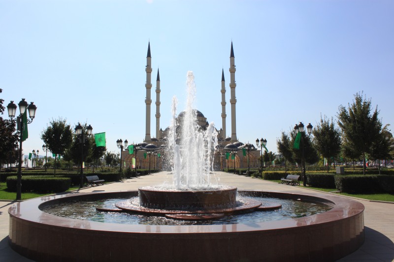 "Heart of Chechnya" mosque in Grozny, Chechnya, photo by Andre Maiakinfo, 17 October 2008, CC 3.0.