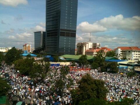 Rally in Phnom Penh's freedom park. Photo by @RupertBAbbott
