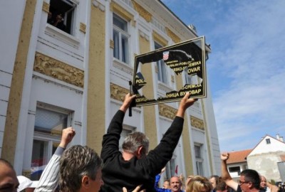 Protesters in Vukovar reaking bilingual boards; photo courtesy of Kurir daily