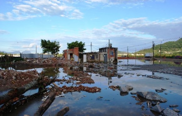 Evicted community in the west of Rio for the construction works of the Olympics 2016. Photo on Flickr by UN Special Rapporteur on Adequate Housing (CC BY-NC-SA 2.0)